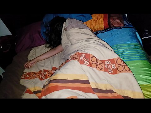 ❤️ Fillastro reprendendo á súa nova madrasta mentres ela dorme. ️❌ Follar en nós ️❤